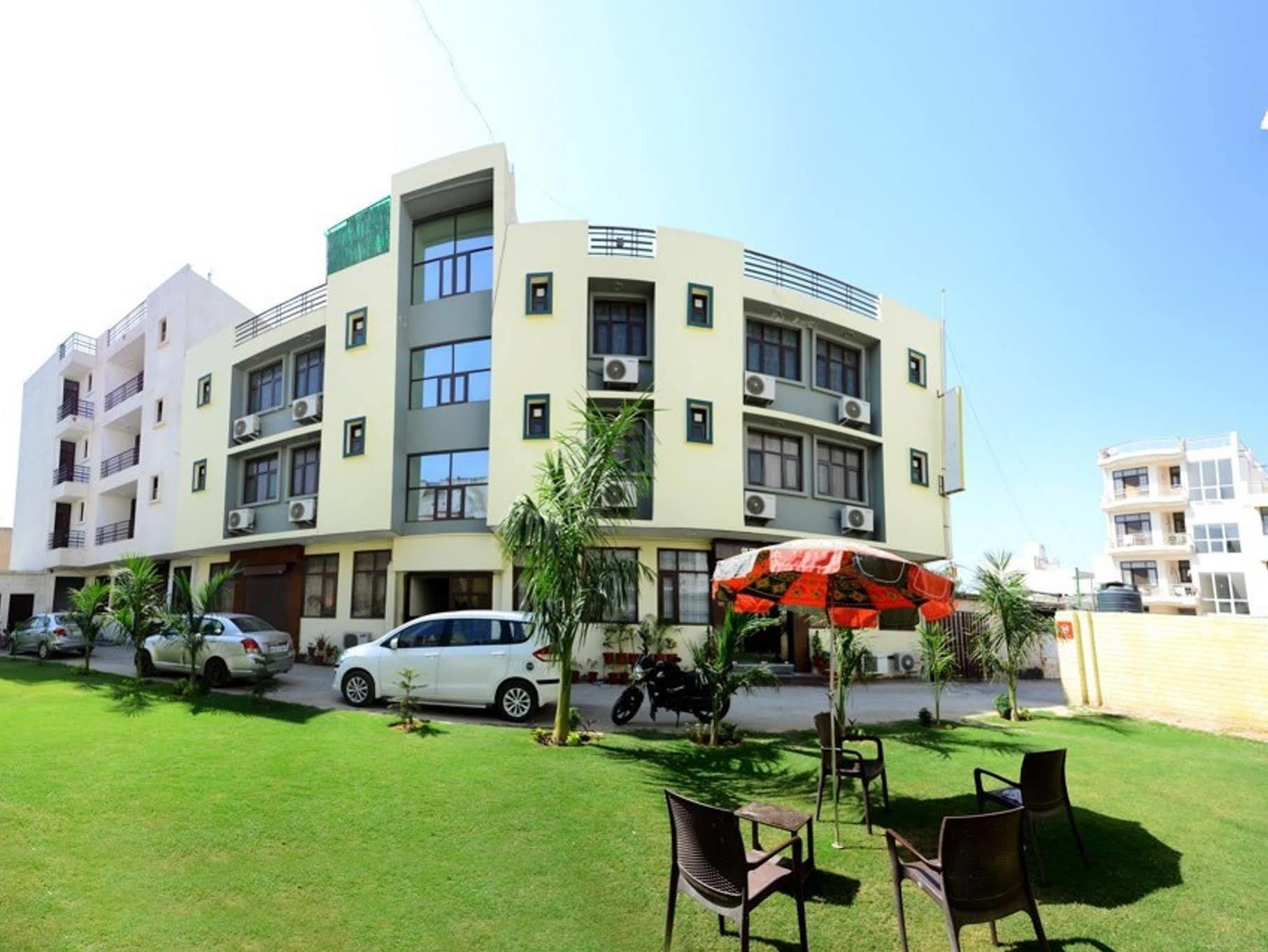 Airport Hotel Olive&Blue Neu-Delhi Exterior foto
